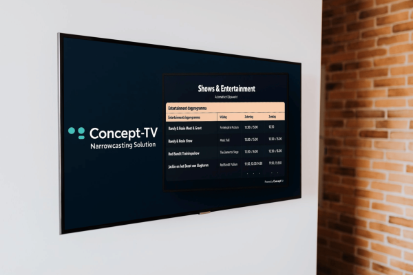 Voorbeeld van digital signage scherm met actuele openingstijden